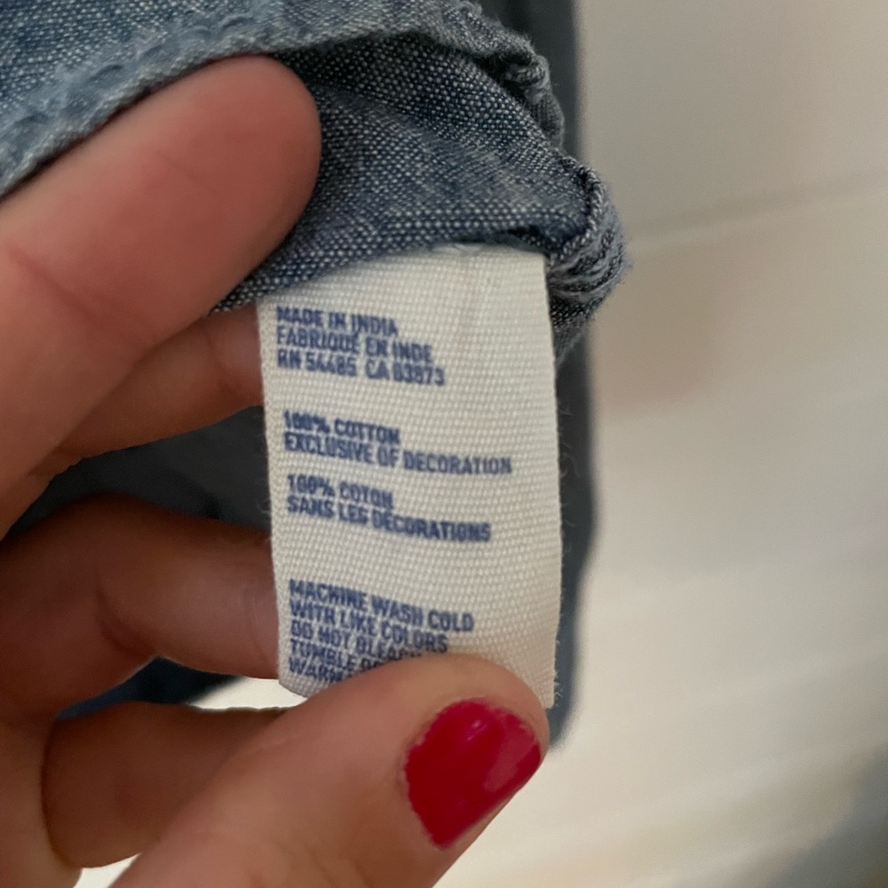 American Eagle Chambray Button Up. Size Small - image 4